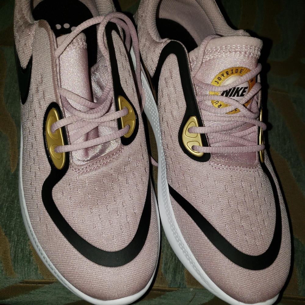 Women gym shoes